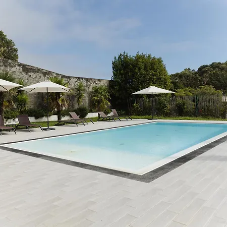 Gaivota Guest House 4*