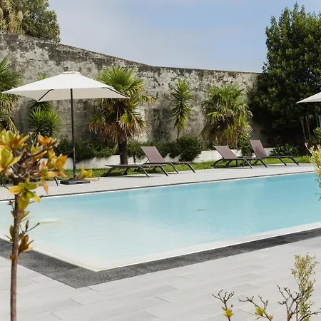 Gaivota Guest House 4*